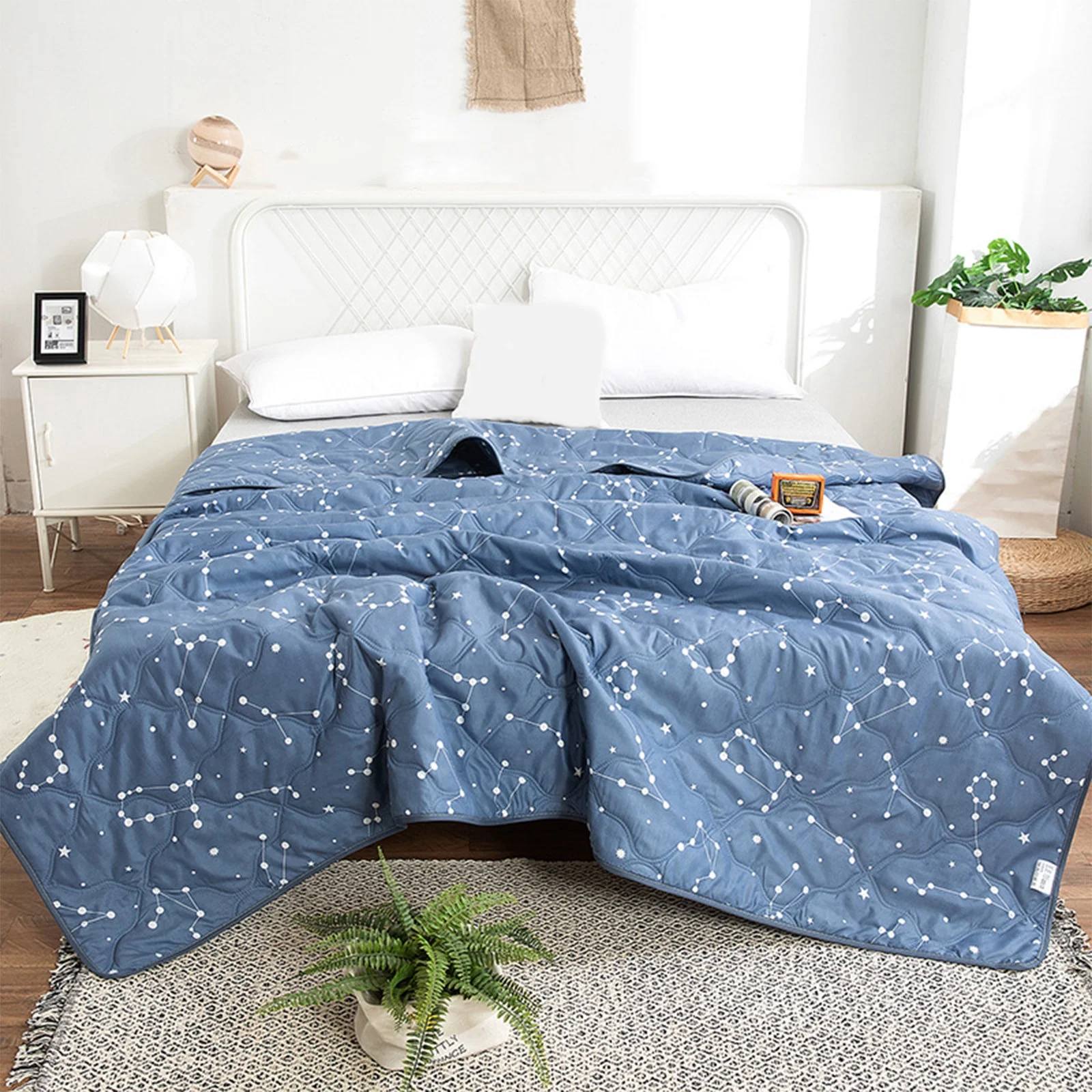 Constellation Printed Summer Quilt – Lightweight Breathable Cooling Comforter