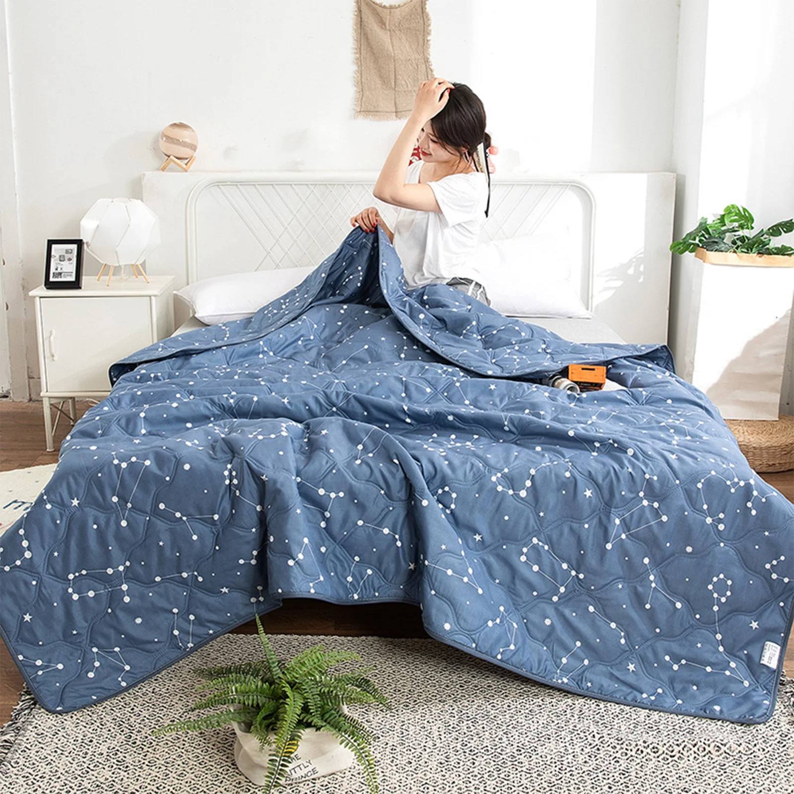 Constellation Printed Summer Quilt – Lightweight Breathable Cooling Comforter