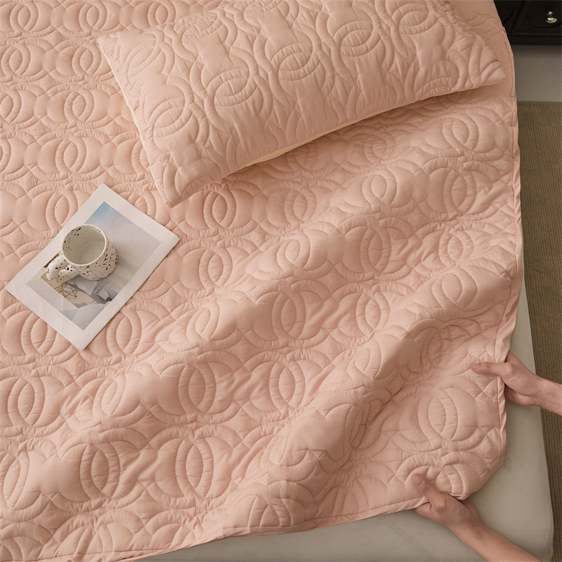 Circle Pattern Waterproof Fitted Mattress Protector – 360° Soft Microfiber Bed Cover