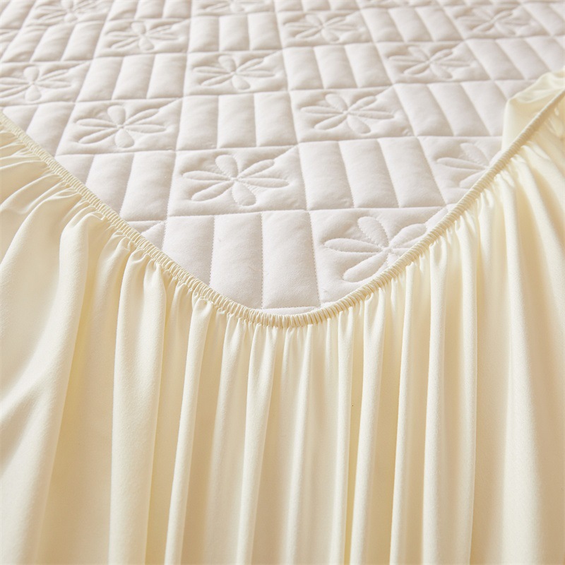 Lucky Flower Waterproof Fitted Mattress Protector – 360° Soft Microfiber Bed Cover