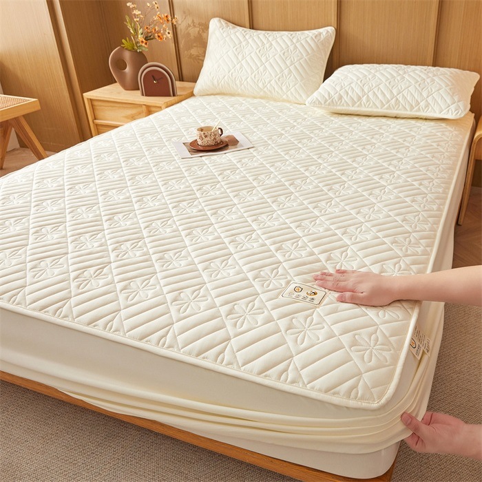 Lucky Flower Waterproof Fitted Mattress Protector – 360° Soft Microfiber Bed Cover