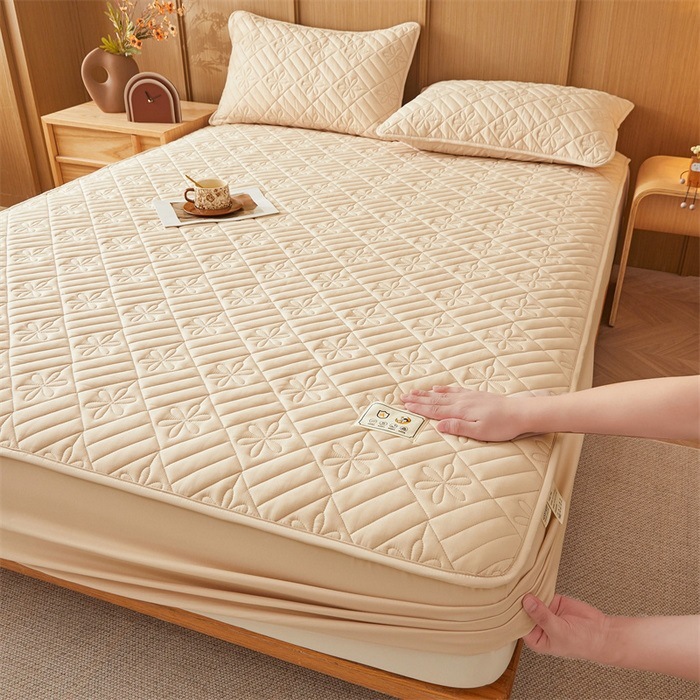 Lucky Flower Waterproof Fitted Mattress Protector – 360° Soft Microfiber Bed Cover