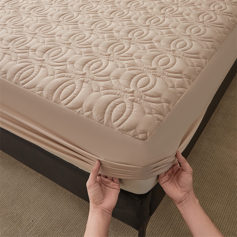 Circle Pattern Waterproof Fitted Mattress Protector – 360° Soft Microfiber Bed Cover