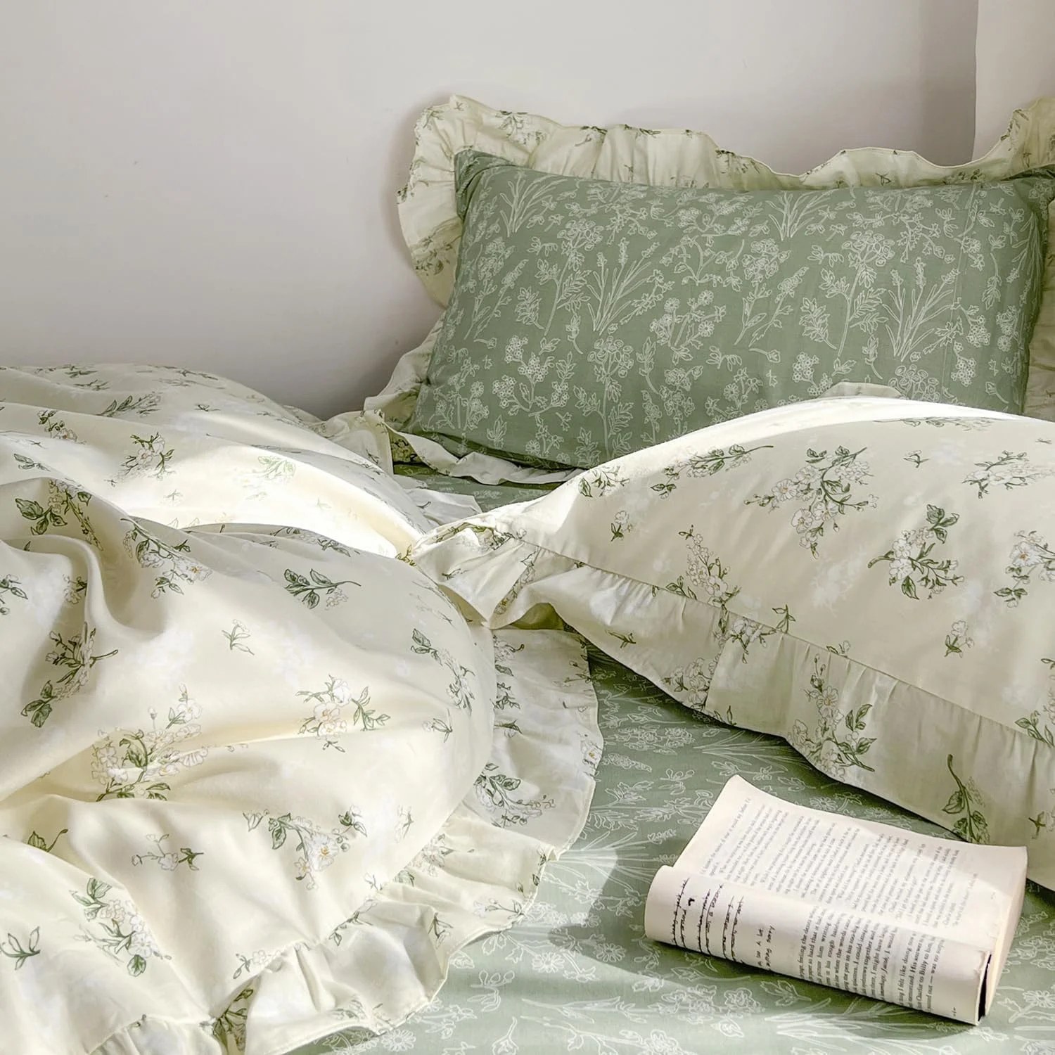 Boho Ruffled Botanical Comforter Set – 3 Piece Vintage Leaf Floral Microfiber Bedding Set