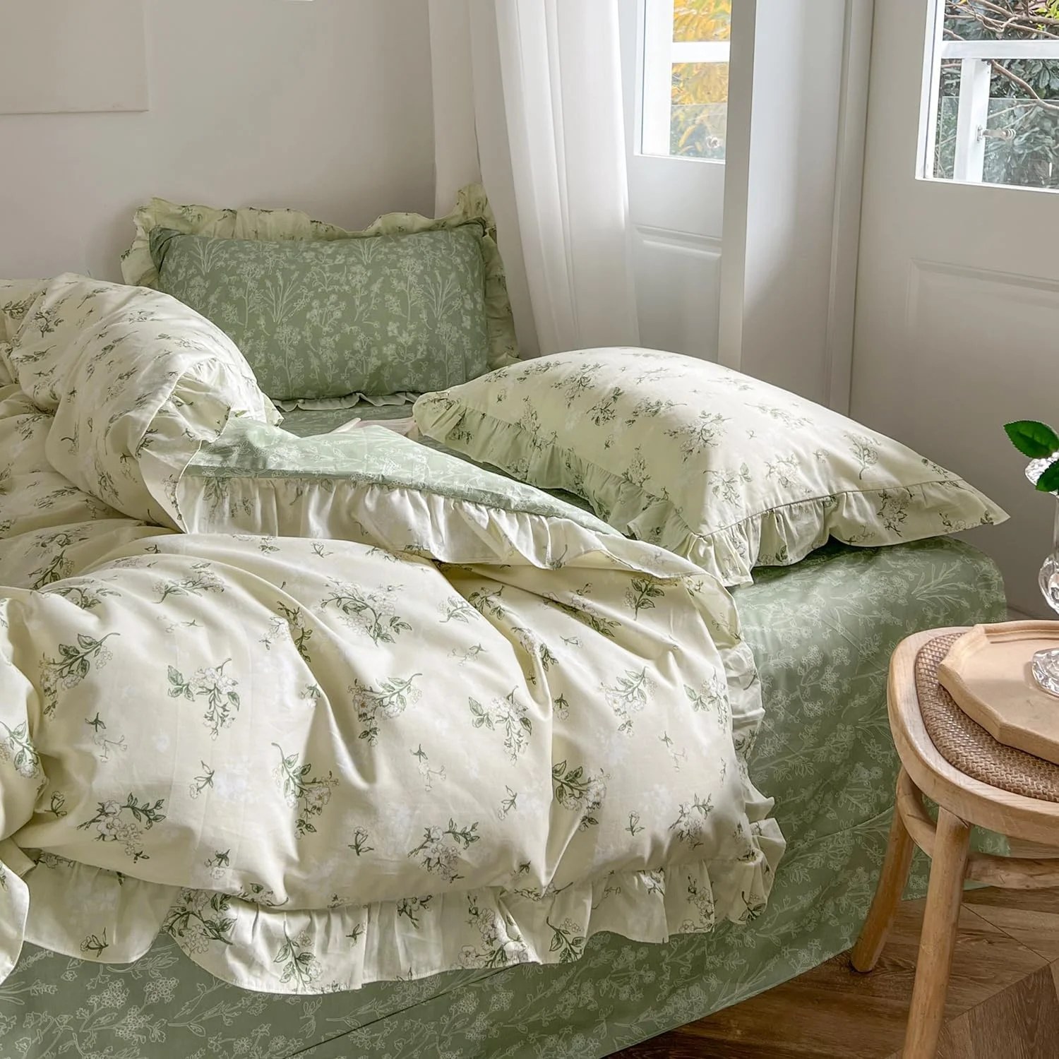 Boho Ruffled Botanical Comforter Set – 3 Piece Vintage Leaf Floral Microfiber Bedding Set