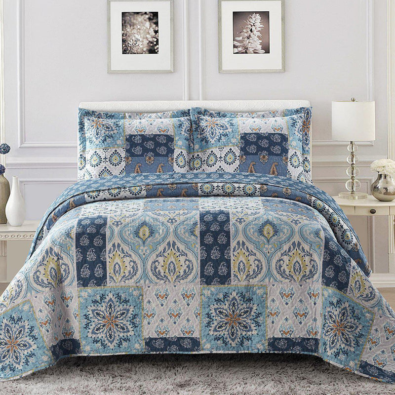 3-Piece Bohemian Blue Medallion Patchwork Quilted Bedcover Set with Matching Pillow Shams