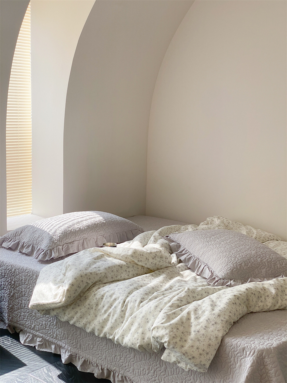 Solid Color Cotton Quilted Bedspread Set with Decorative Trim – High-Density Cotton Coverlet Set with Lightweight Polyester Filling, Machine Washable