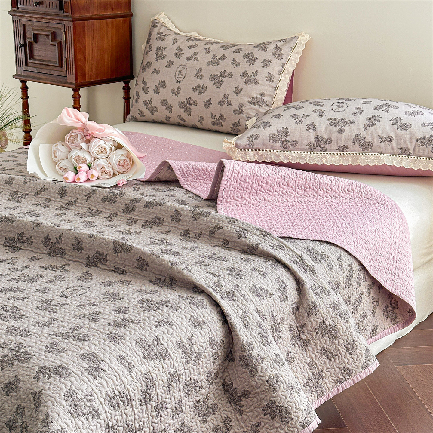 Floral Cotton Quilted Bedspread Set with Lace Pillowcases – Soft Breathable Coverlet Set with Polyester Filling, Machine Washable