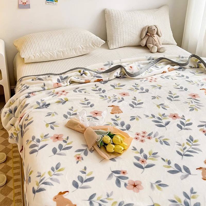 Printed Milk Velvet Throw Blanket, Double-Sided Heavyweight Soft Warm Blanket with Wide Edge Trim, Machine Washable Multi-Purpose Blanket for Sofa, Bed, Office, and Travel