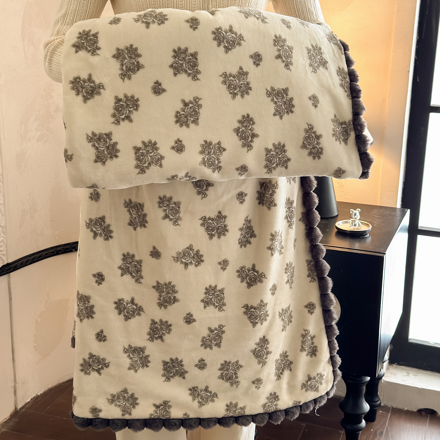 French Vintage Printed Milk Velvet Double-Layer Blanket, Soft Reversible Plush Throw with Pom-Pom Trim, Cozy Multi-Purpose Blanket for Sofa, Bed, and Travel