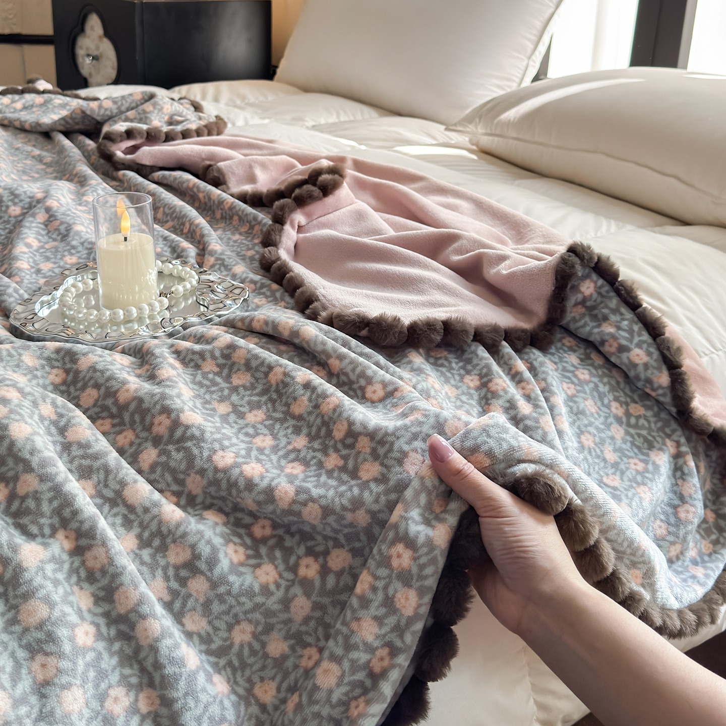 French Vintage Printed Milk Velvet Double-Layer Blanket, Soft Reversible Plush Throw with Pom-Pom Trim, Cozy Multi-Purpose Blanket for Sofa, Bed, and Travel