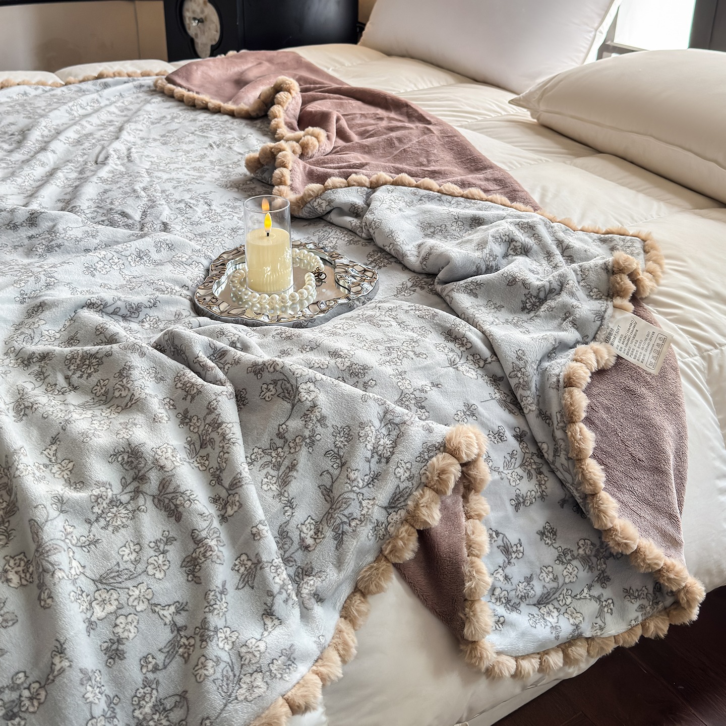 French Vintage Printed Milk Velvet Double-Layer Blanket, Soft Reversible Plush Throw with Pom-Pom Trim, Cozy Multi-Purpose Blanket for Sofa, Bed, and Travel