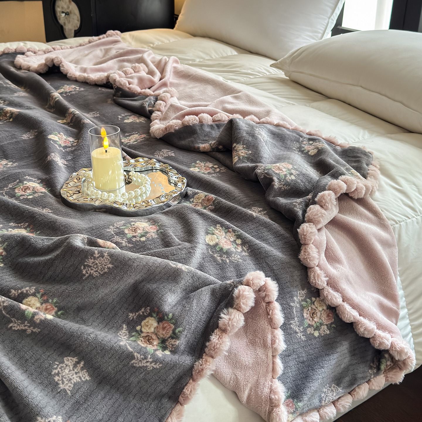 French Vintage Printed Milk Velvet Double-Layer Blanket, Soft Reversible Plush Throw with Pom-Pom Trim, Cozy Multi-Purpose Blanket for Sofa, Bed, and Travel