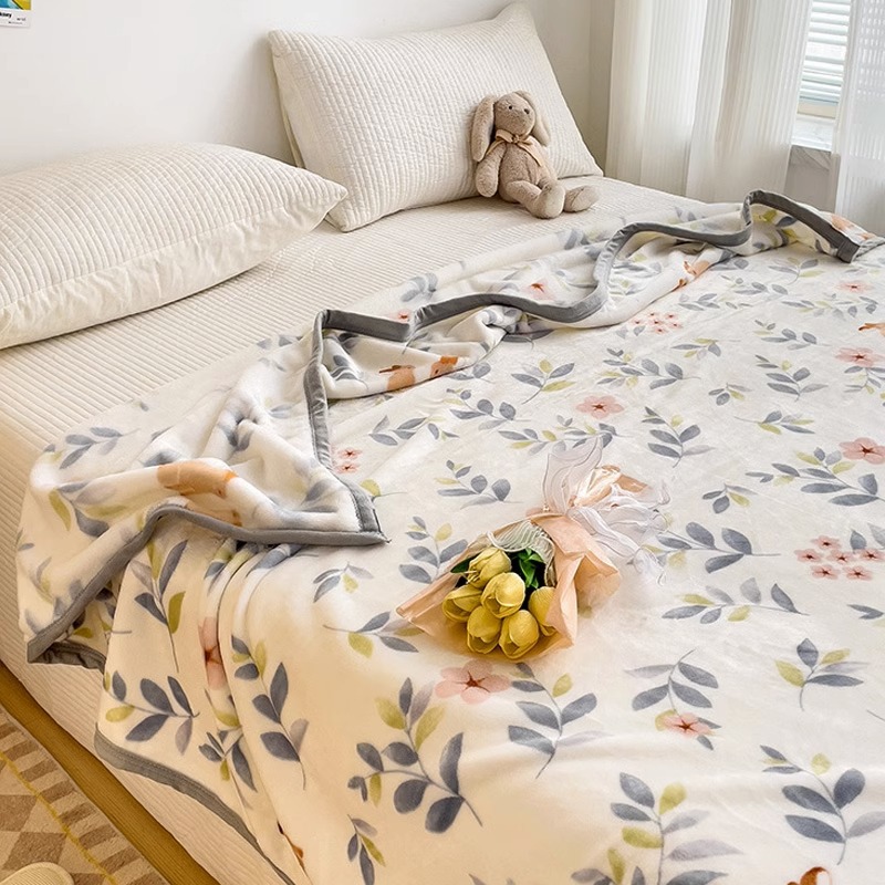 Printed Milk Velvet Throw Blanket, Double-Sided Heavyweight Soft Warm Blanket with Wide Edge Trim, Machine Washable Multi-Purpose Blanket for Sofa, Bed, Office, and Travel