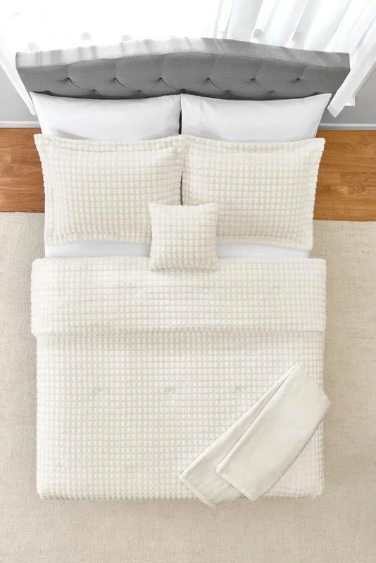 Cream Minimalist Checkered Plush Comforter – Soft Jacquard Grid Warm Quilt