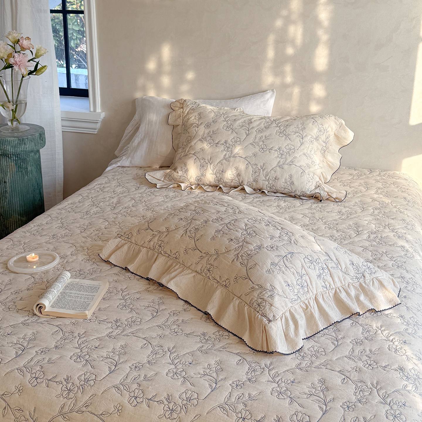 Cotton Linen Floral Quilted Bedspread Set, Ruffled Edge 3-Piece Coverlet Set with Scalloped Trim, Soft Breathable Bedding for Bedroom