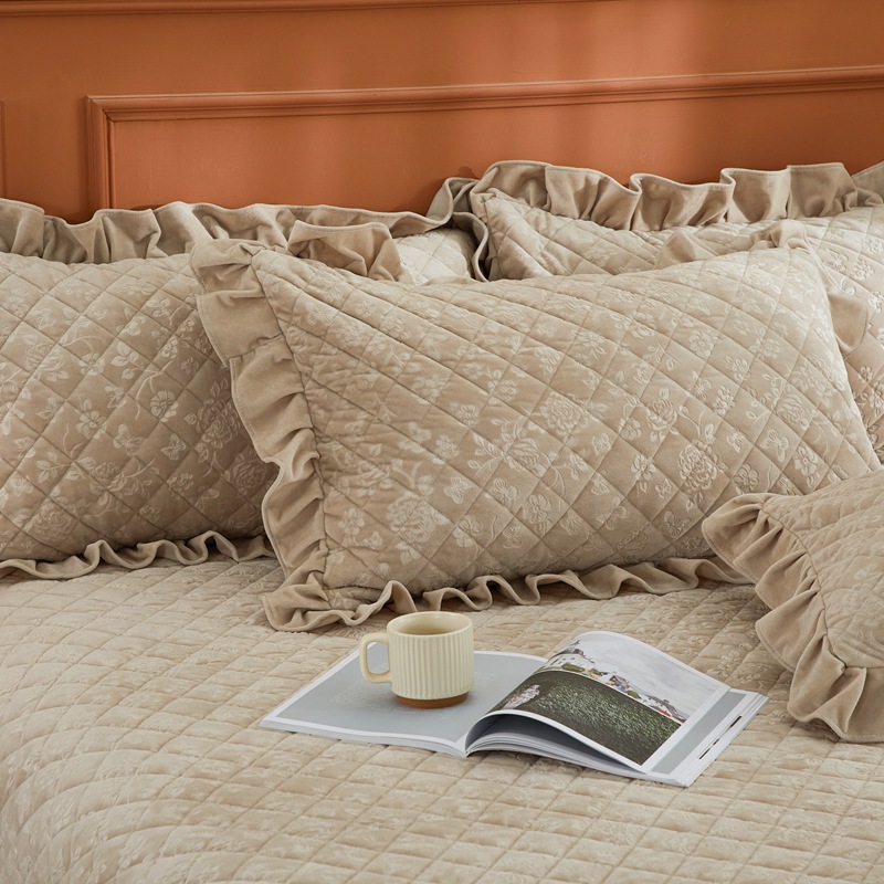 Printed Milk Velvet Bedspread Set, Ruffled Bed Cover 3-Piece Set with Lace Pillowcases, Soft Decorative Bedding Set for Bedroom