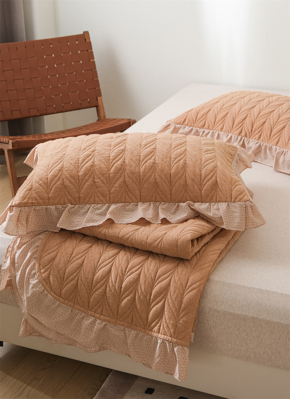 Cotton Leaf Quilted Bedspread Set, Double-Layer Gauze Coverlet with Ruffled Edge, Soft Breathable 3-Piece Bedding Set