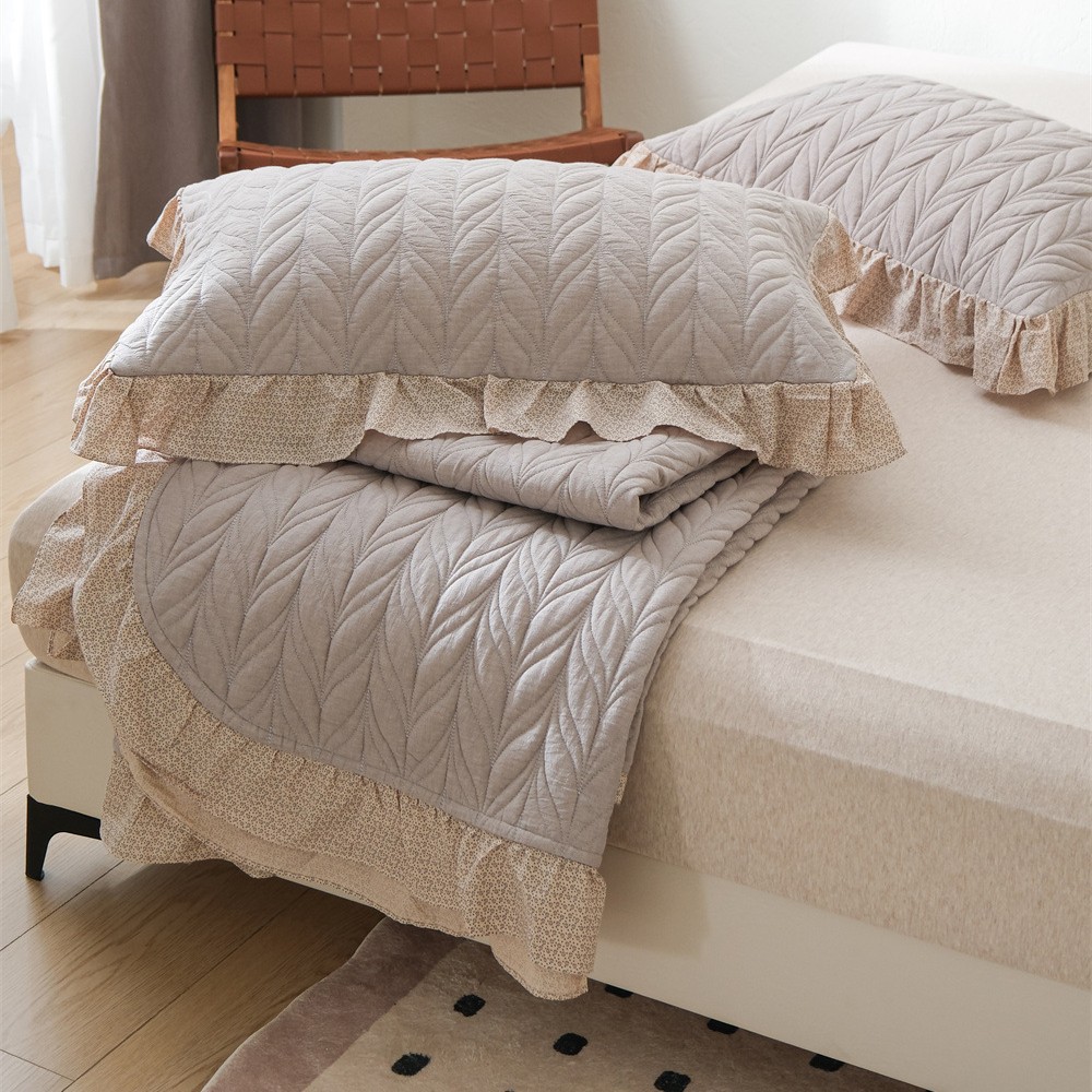 Cotton Leaf Quilted Bedspread Set, Double-Layer Gauze Coverlet with Ruffled Edge, Soft Breathable 3-Piece Bedding Set