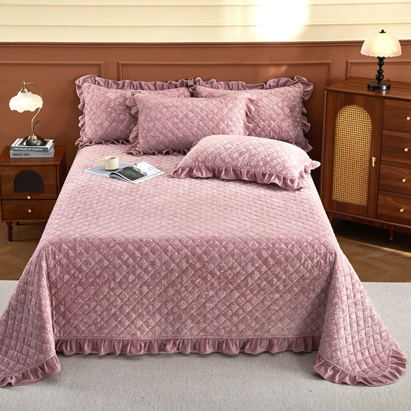 Printed Milk Velvet Bedspread Set, Ruffled Bed Cover 3-Piece Set with Lace Pillowcases, Soft Decorative Bedding Set for Bedroom
