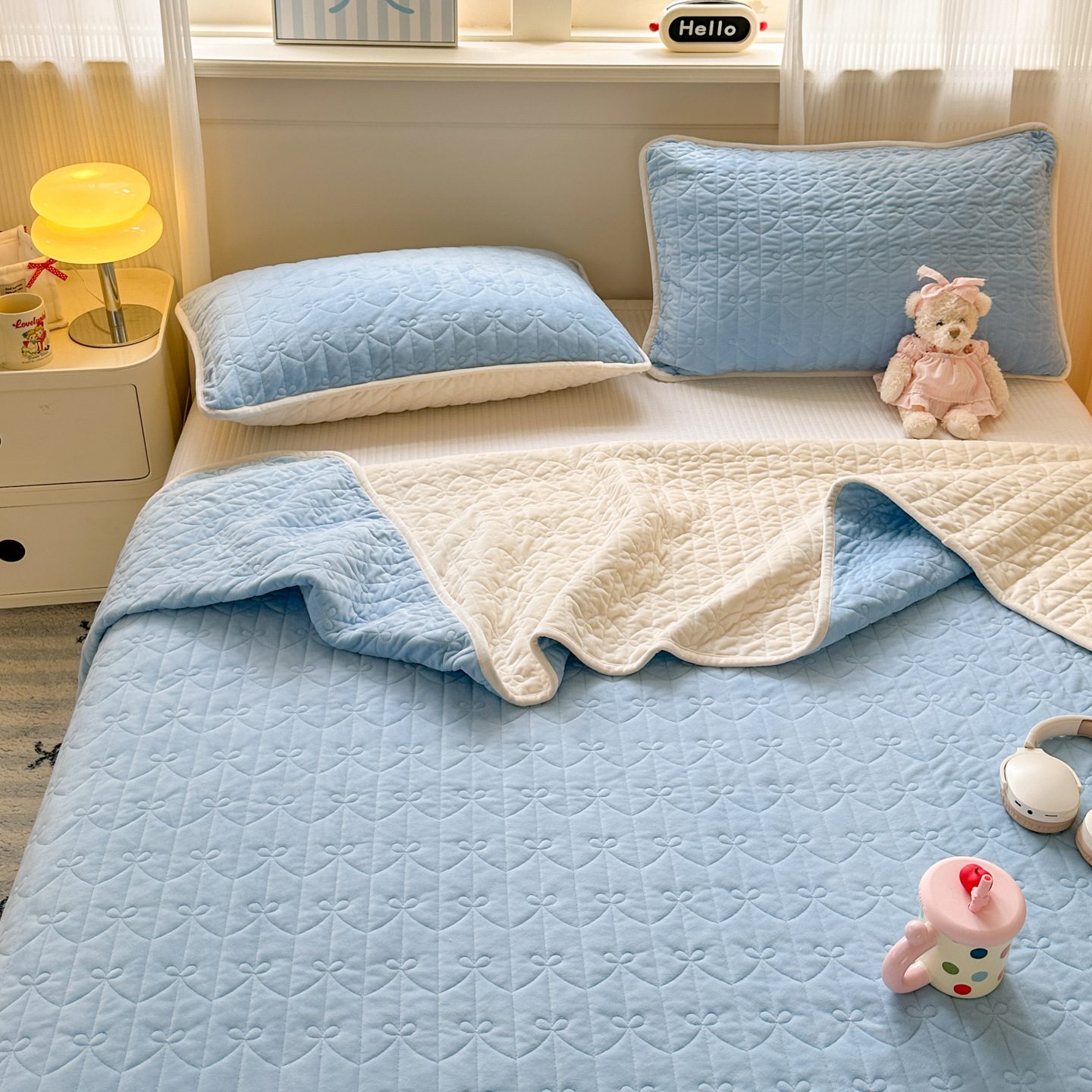 Double-Sided Milk Velvet Quilted Bedspread Set, Solid Color Soft Warm Coverlet 3-Piece Set with Lightweight Fiber Filling, Machine Washable Bedding