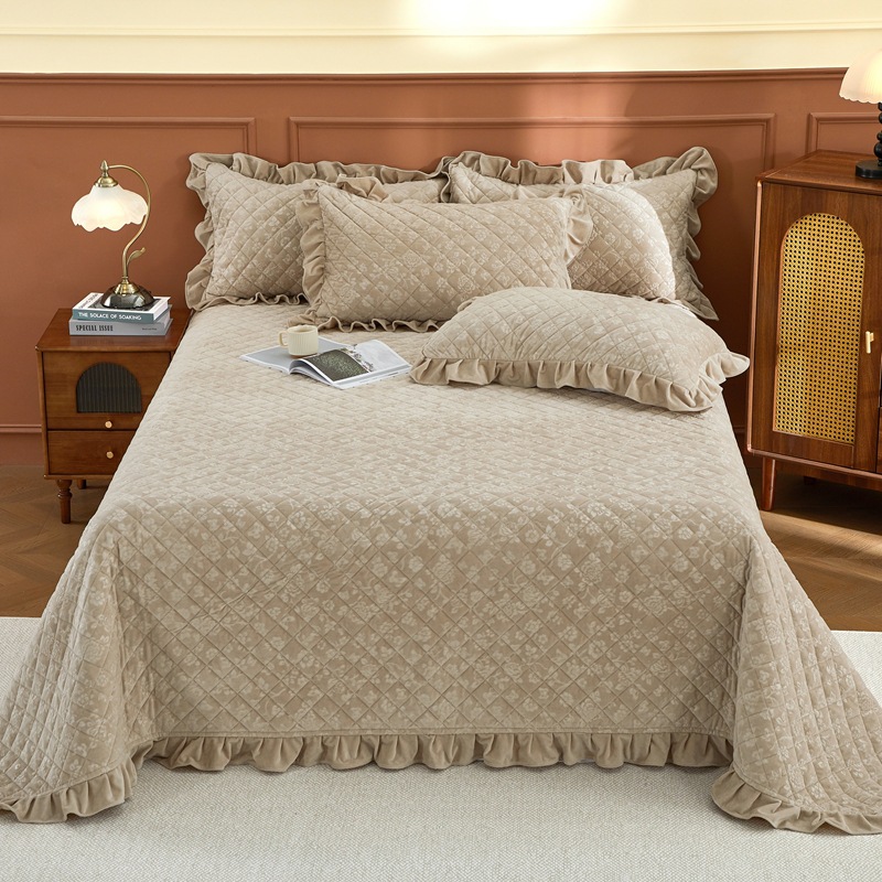 Printed Milk Velvet Bedspread Set, Ruffled Bed Cover 3-Piece Set with Lace Pillowcases, Soft Decorative Bedding Set for Bedroom