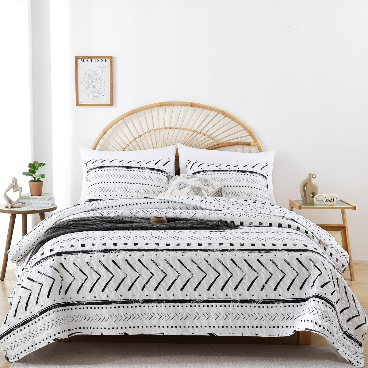 3-Piece Boho Geometric Black White Quilted Bedcover Set with Modern Pattern and Shams