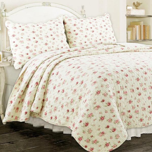 3-Piece Ditsy Rose Garden Quilted Bedcover Set with Scalloped Border and Coordinating Shams