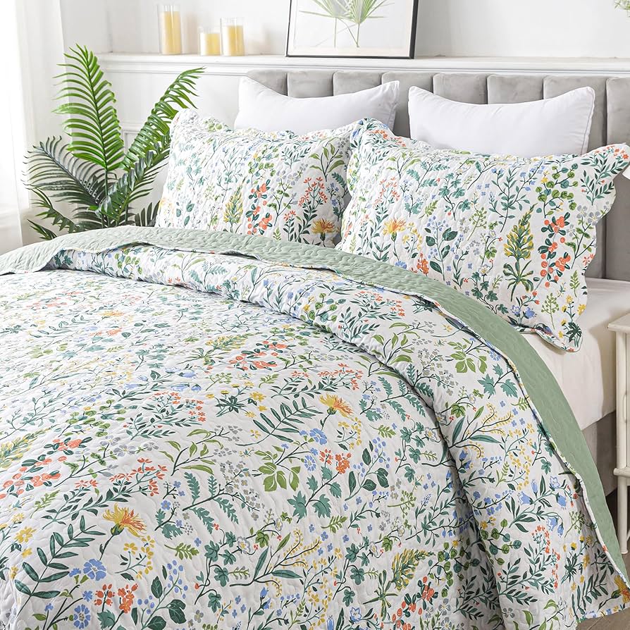 3-Piece Botanical Garden Floral Quilted Bedcover Set with Reversible Design and Pillow Shams