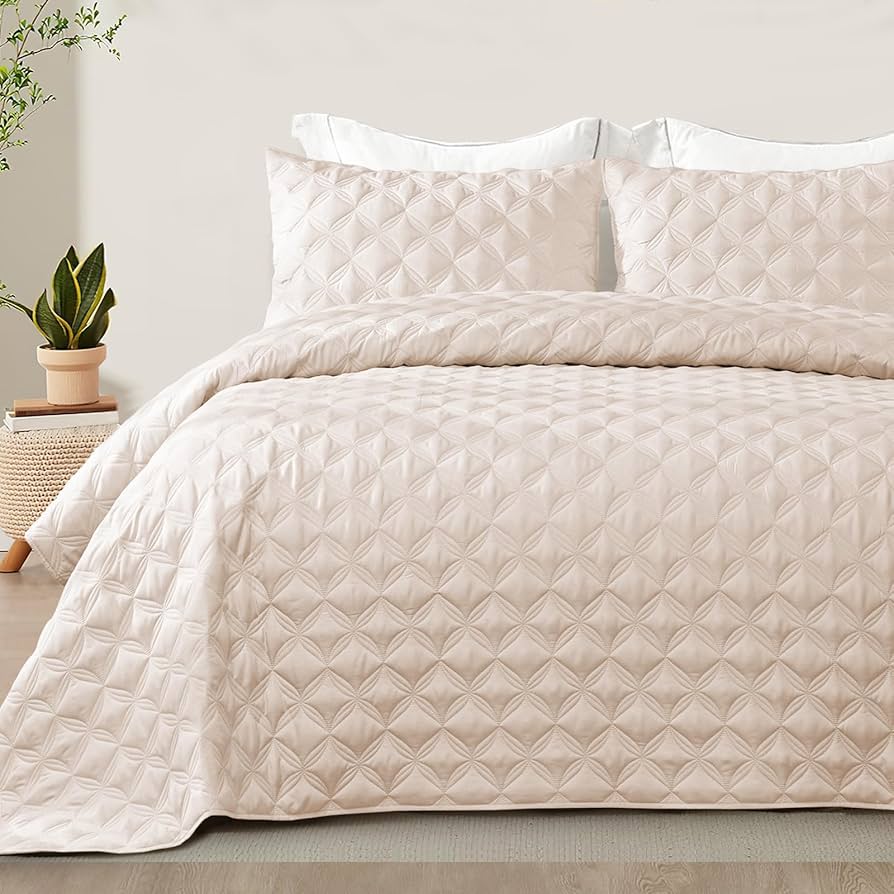 3-Piece Diamond Quilted Bedcover Set in Soft Cream with Elegant Texture and Pillow Shams