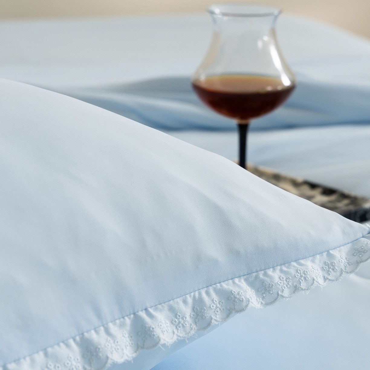 Solid Color Cooling Spandex Blend Summer Quilt Set, 4-Piece Breathable Comforter Set with Bamboo Fiber Filling and Ruffled Trim