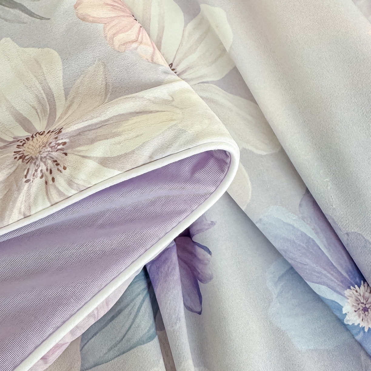 Cooling Silk Digital Print Summer Quilt, Lightweight Breathable Comforter with Soft Fiber Filling and Piped Edge, Smooth Cool Quilt for Bed