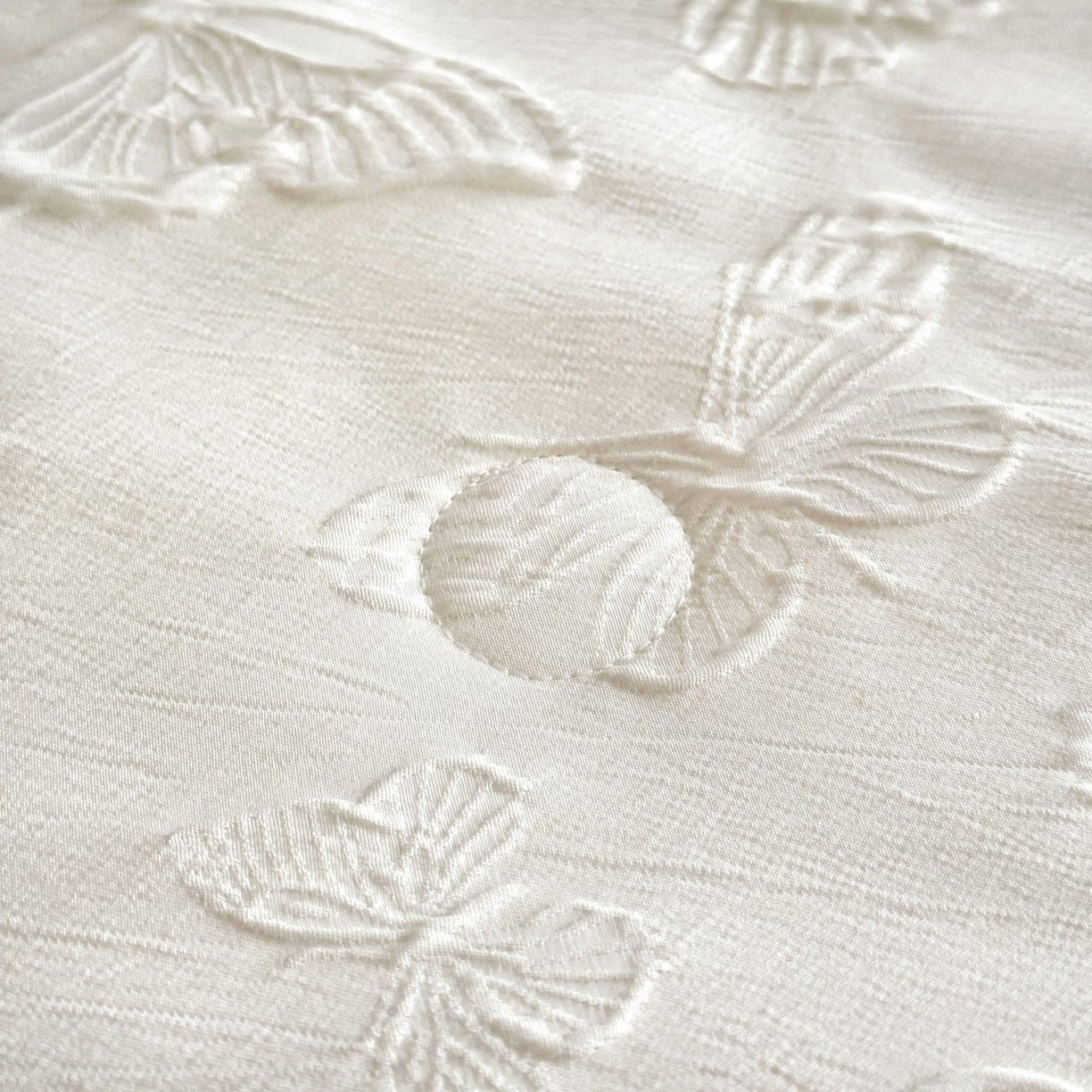 Embossed Lace Washed Faux Silk Summer Quilt, Lightweight Breathable Comforter with Embroidered Texture and Ruffled Trim, Soft Cooling Quilt for Bed