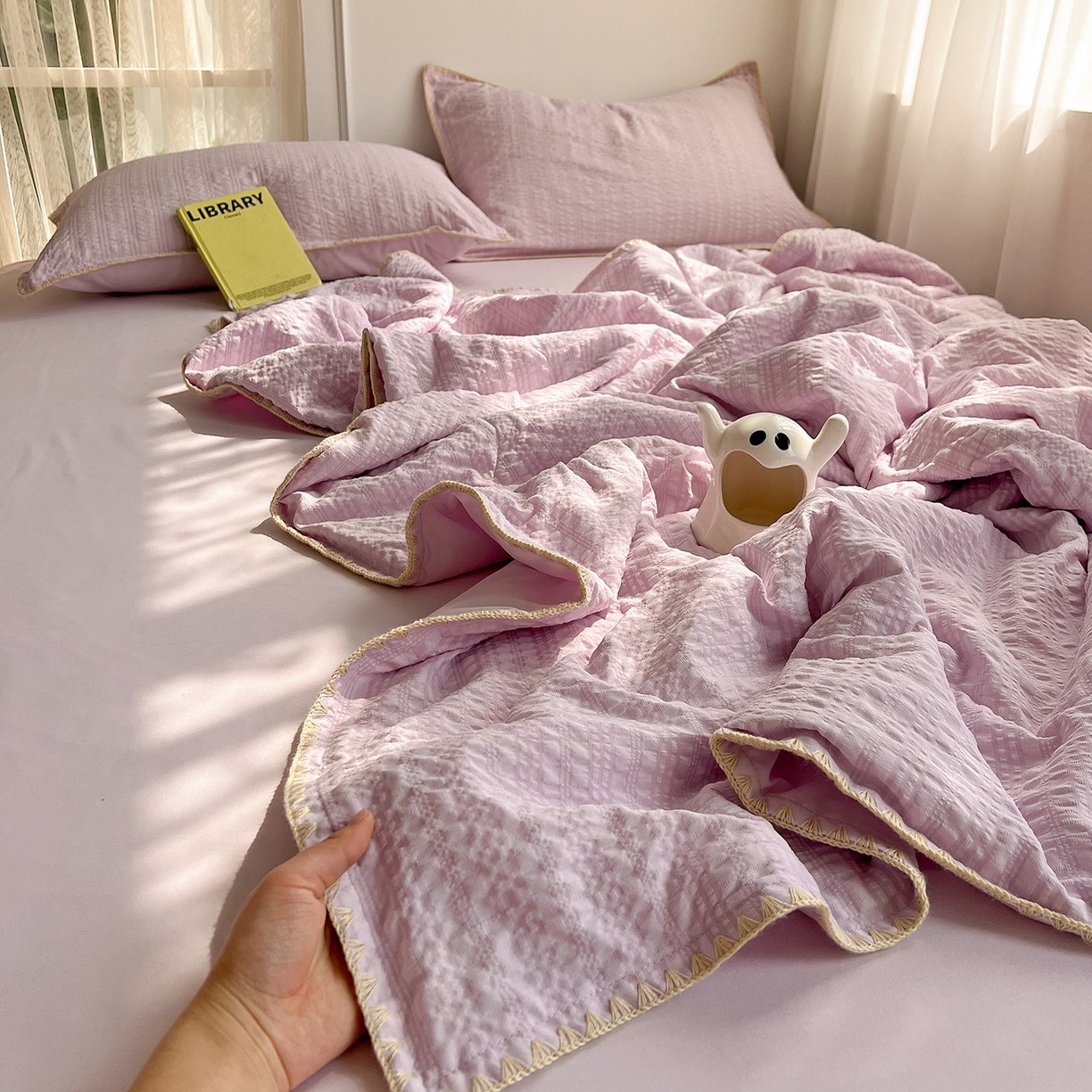 Solid Color Seersucker Summer Quilt Set, 4-Piece Lightweight Comforter with Shell Stitch Edge, Soft Breathable Bedding Set