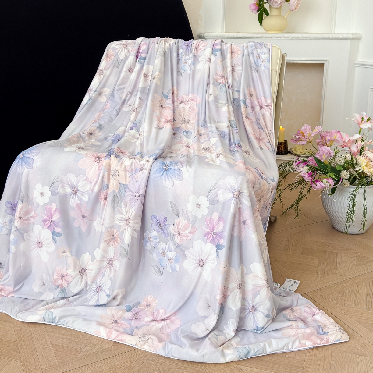 Cooling Silk Digital Print Summer Quilt, Lightweight Breathable Comforter with Soft Fiber Filling and Piped Edge, Smooth Cool Quilt for Bed