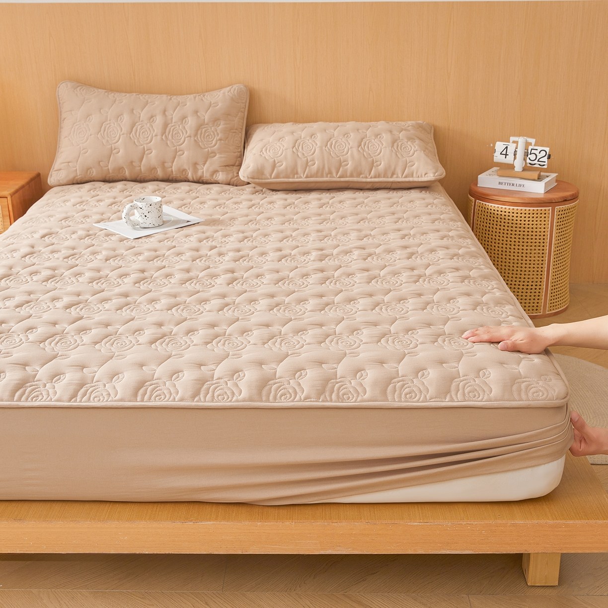 Rose Quilted Microfiber Mattress Protector, Soft Breathable Fitted Mattress Cover with 360° Elastic Skirt, Machine Washable