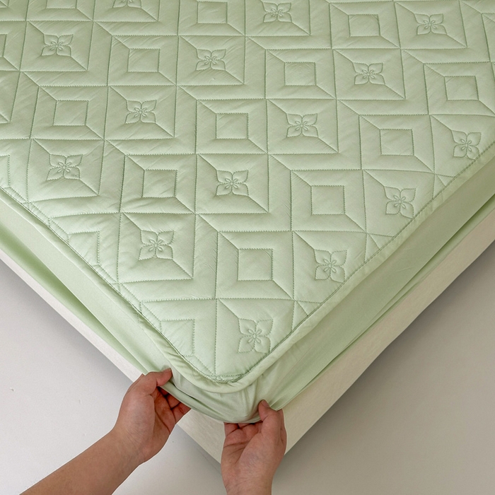 Lyocell Tencel Quilted Mattress Protector with 360° Elastic Fitted Skirt