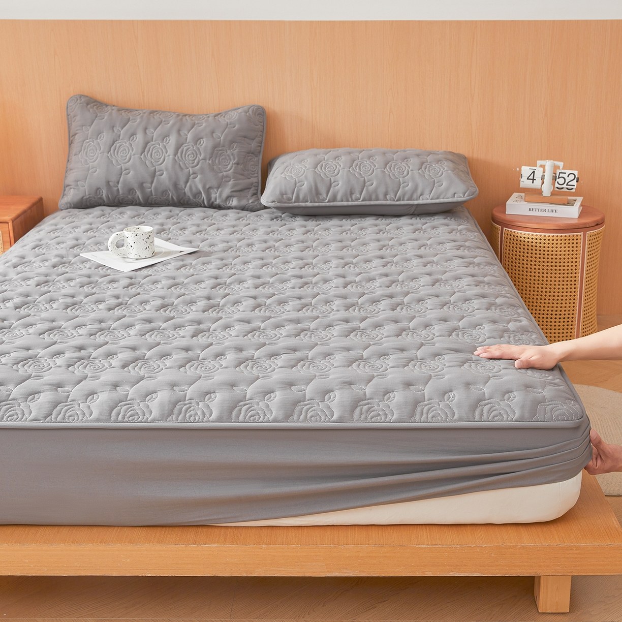 Rose Quilted Microfiber Mattress Protector, Soft Breathable Fitted Mattress Cover with 360° Elastic Skirt, Machine Washable