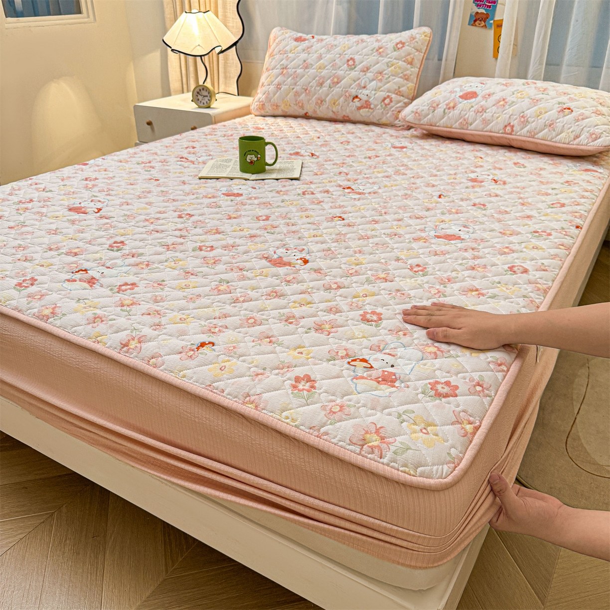 Printed Double-Layer Crinkle Gauze Quilted Mattress Protector, Soft & Breathable, 360° Full Wrap Elastic Fitted Sheet, Machine Washable, No Shifting