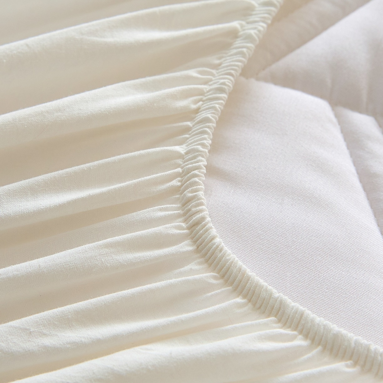 Pure Cotton Quilted Mattress Protector with Square Pattern, 3-Layer Padded Fitted Mattress Cover with Elastic Skirt, Breathable & Machine Washable