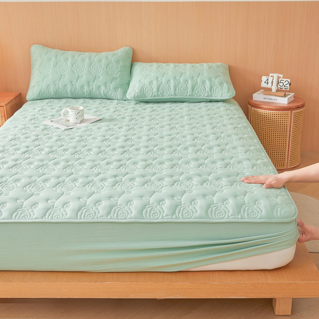 Rose Quilted Microfiber Mattress Protector, Soft Breathable Fitted Mattress Cover with 360° Elastic Skirt, Machine Washable