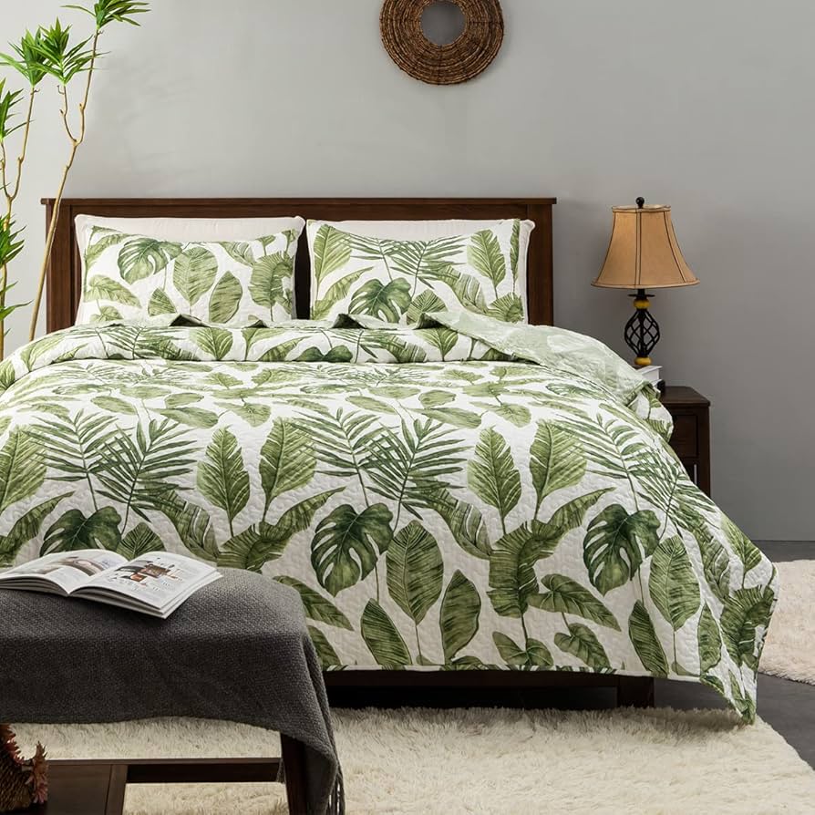 3-Piece Tropical Monstera Leaf Quilted Bedcover Set with Botanical Print and Pillow Shams
