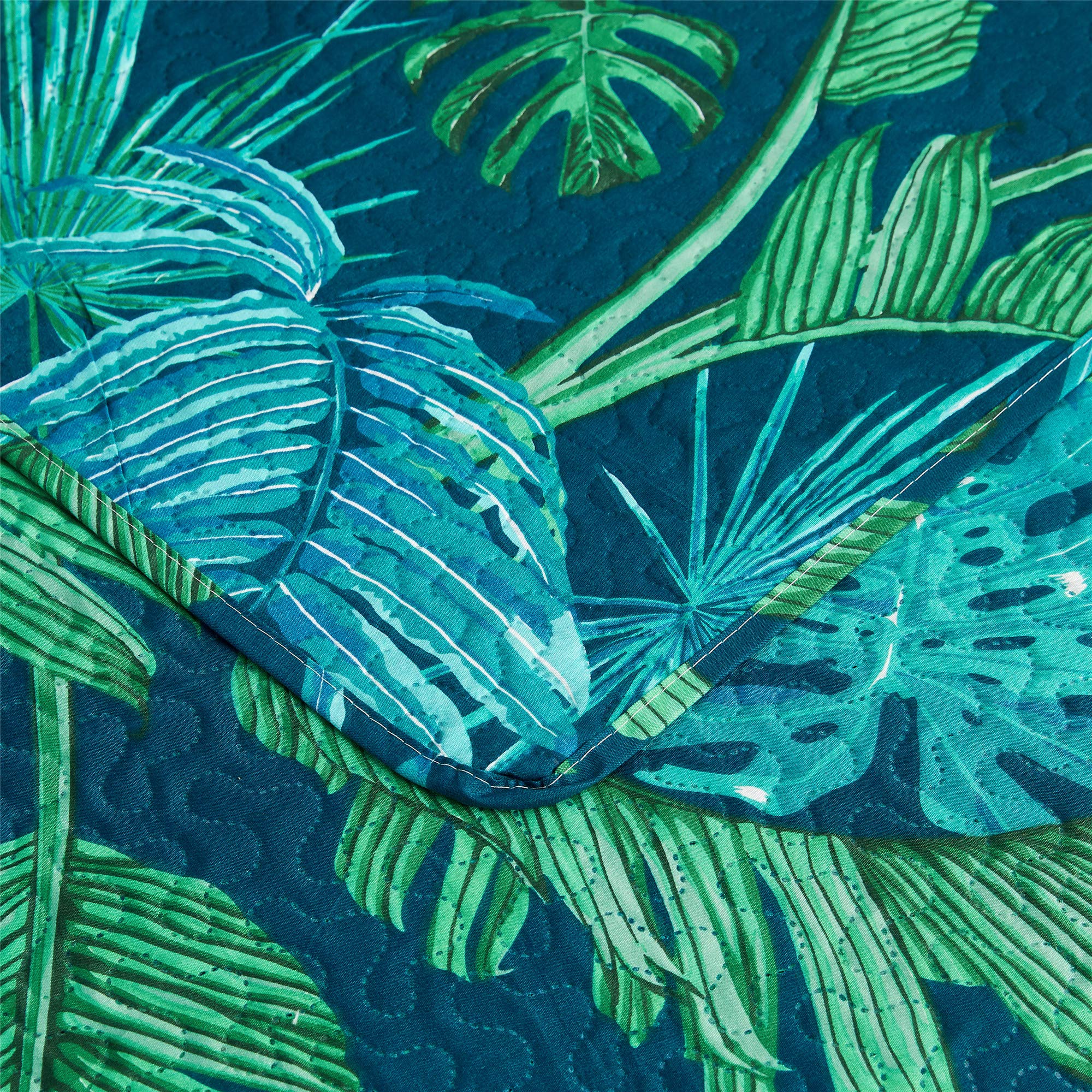 3-Piece Dark Tropical Leaf Quilted Bedcover Set with Dramatic Print and Pillow Shams