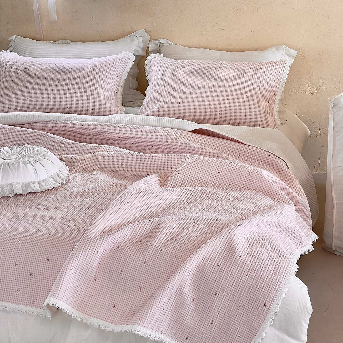 Pure Cotton Floral Bedspread Set (3-Piece) with Lace Trim