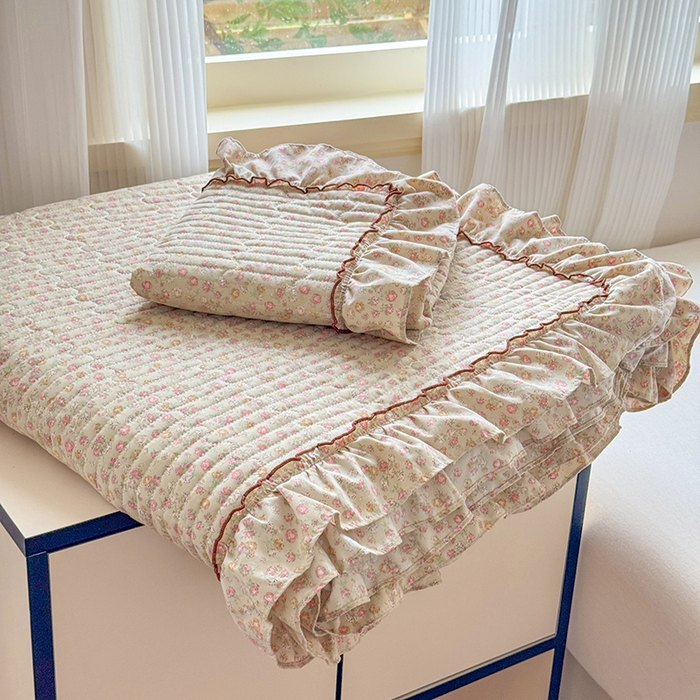 French Floral Quilted Bedspread Set (3-Piece) with Elegant Ruffle Trim