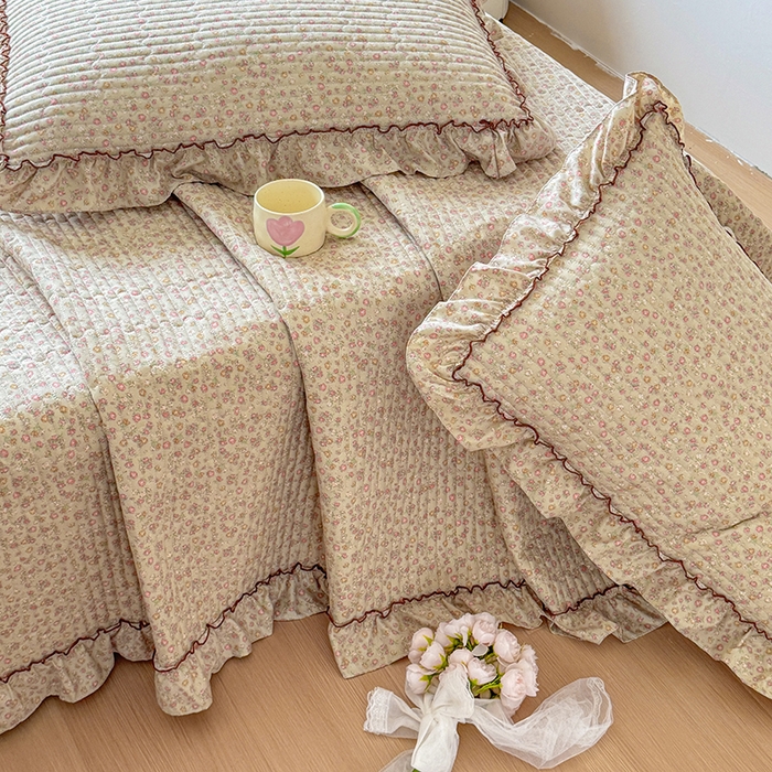 French Floral Quilted Bedspread Set (3-Piece) with Elegant Ruffle Trim