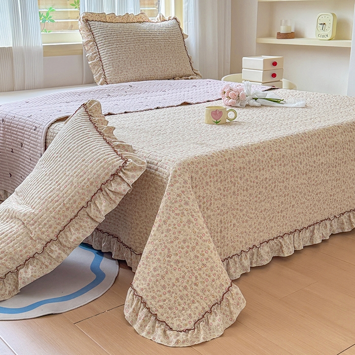 French Floral Quilted Bedspread Set (3-Piece) with Elegant Ruffle Trim