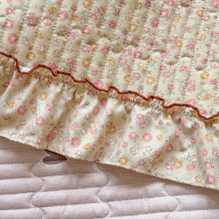 French Floral Quilted Bedspread Set (3-Piece) with Elegant Ruffle Trim