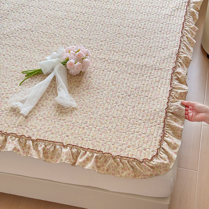 French Floral Quilted Bedspread Set (3-Piece) with Elegant Ruffle Trim