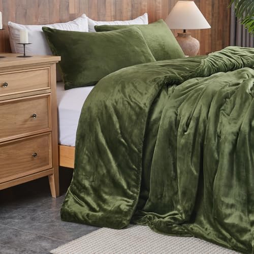 Forest Green Velvet Comforter Set – Ultra Soft Quilted 3-Piece Bedding Set